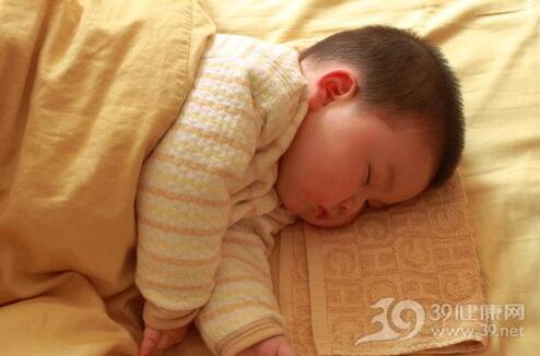 温州43岁助孕宝宝：如果我的宝宝晚上在床上出了很多汗，我应该怎么办？(图1)
